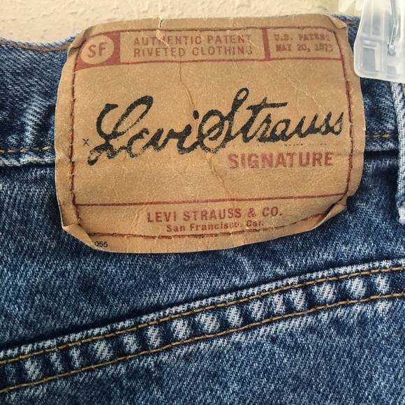 Levi Straus Relaxed Fit Cut Off Jean Shorts - Picture 6 of 8